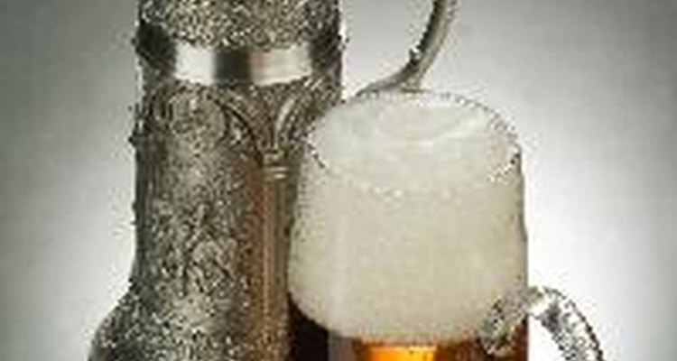 Para obtener cantidades bajas de calorías y carbohidratos, los fabricantes de cerveza utilizan una mayor cantidad de agua y menos cebada malteada.