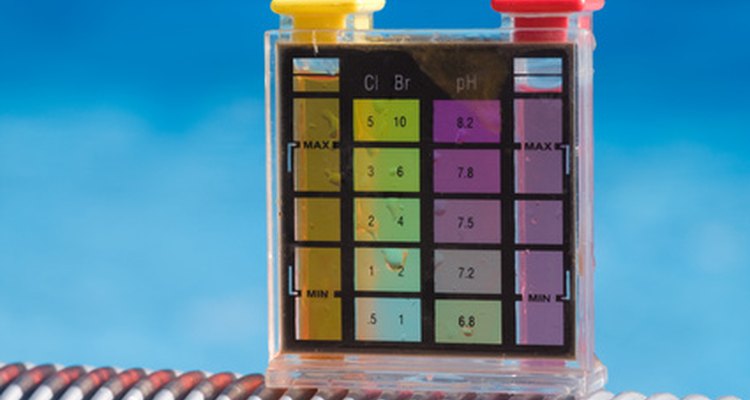 Utiliza un kit de prueba de cloro para determinar si debes o no agregar más cloro.
