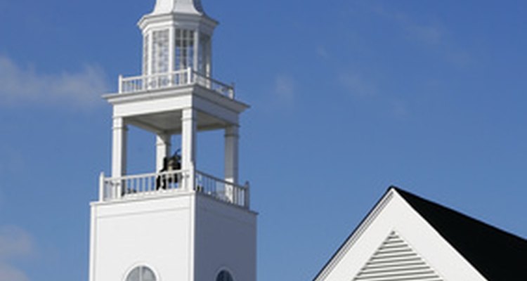 Las campanas de la iglesia a menudo se utilizan para marcar la hora.