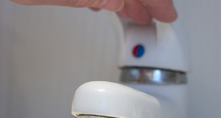 Ajusta manualmente la temperatura del agua de lavado desde el grifo.