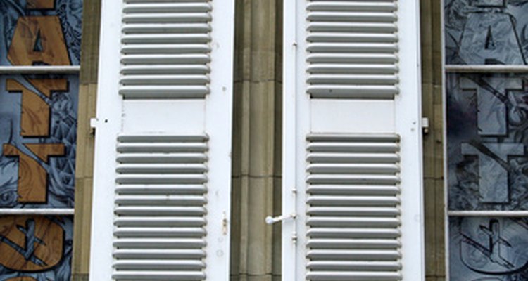 Portas com venezianas