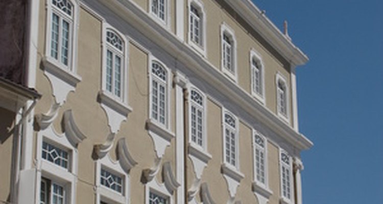 Many fine hotels employ night porters to attend to the needs of guests throughout the night.