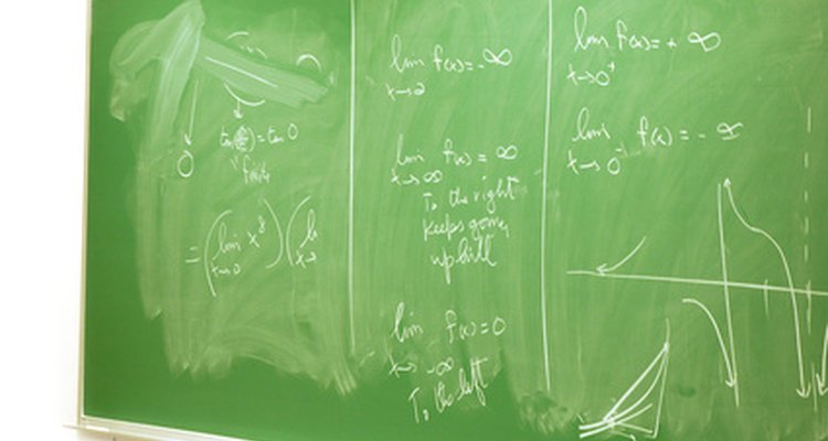 Muchos físicos desarrollan ecuaciones para explicar sus teorías.