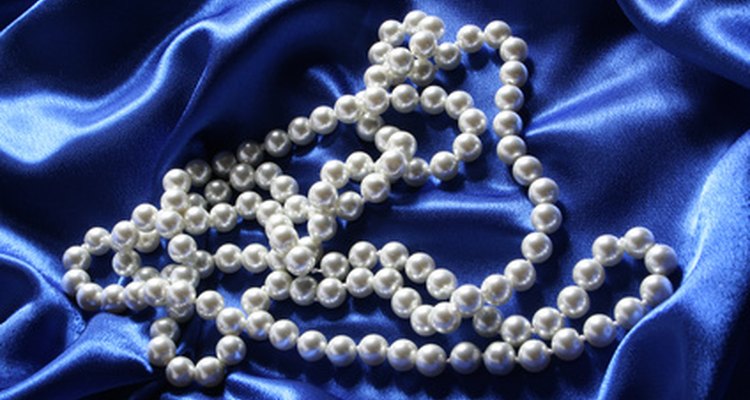 Las perlas son un excelente accesorio cuando se llevan de la manera correcta.