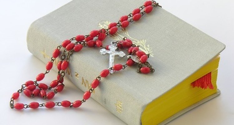 Un rosario y una Biblia son los regalos tradicionales.