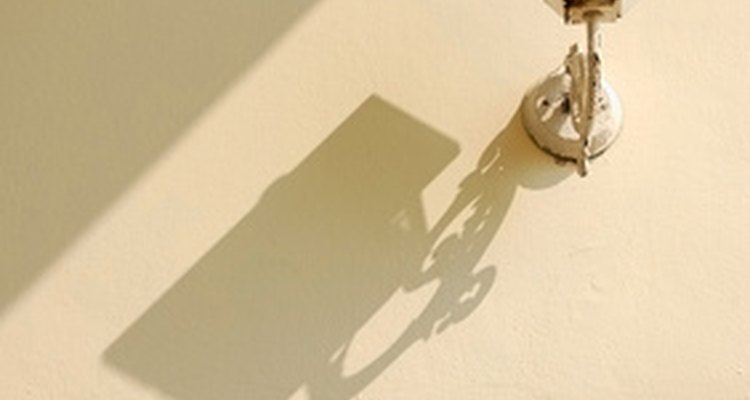 Las lámparas exteriores con sensor añaden seguridad a tu casa.