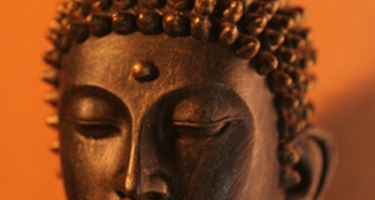 Largos lóbulos de las orejas de Buda.