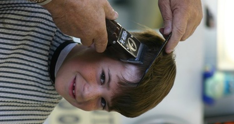 La versión moderna de un corte de cabello tradicional para hombre es un corte a máquina.