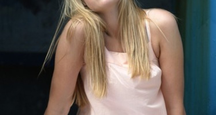 Get natural-looking blonde hair with the Highlift 12-Series and without the bleach.