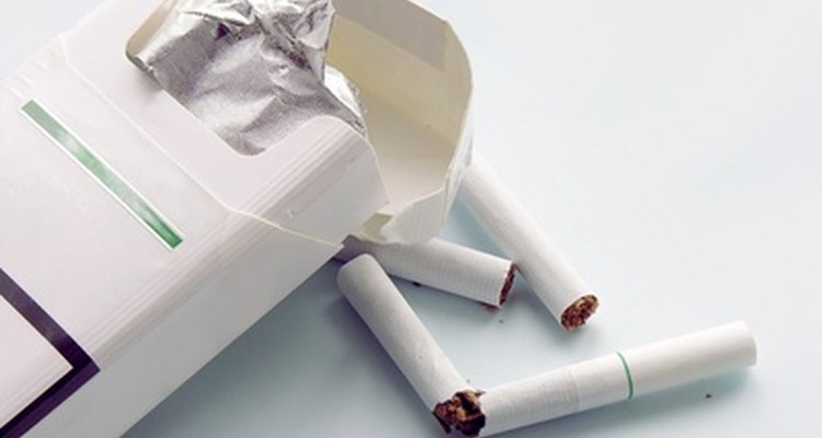 Desecha las colillas de cigarrillos y los fósforos correctamente.