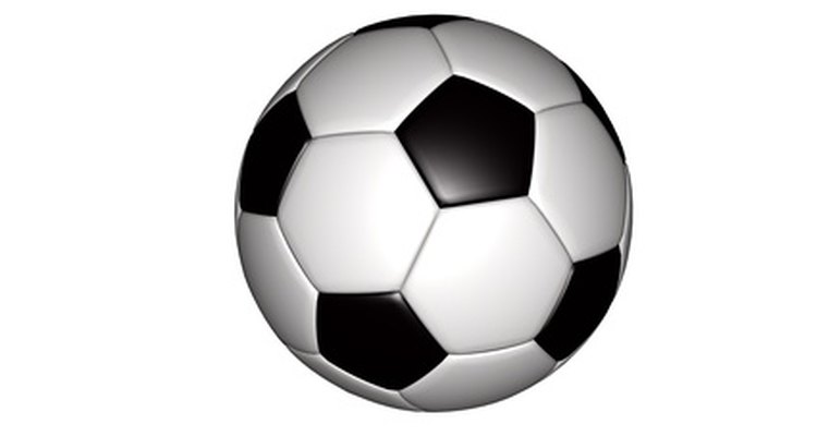 A bola de futebol é peça-chave do jogo no quesito equipamento