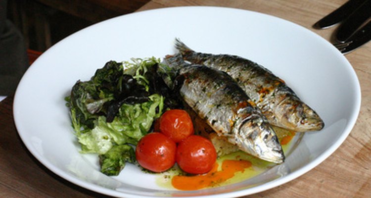 Aprenda várias maneiras diferentes de comer sardinha