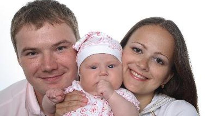 Los padres contribuyen al desarrollo y la salud emocional de sus hijos.