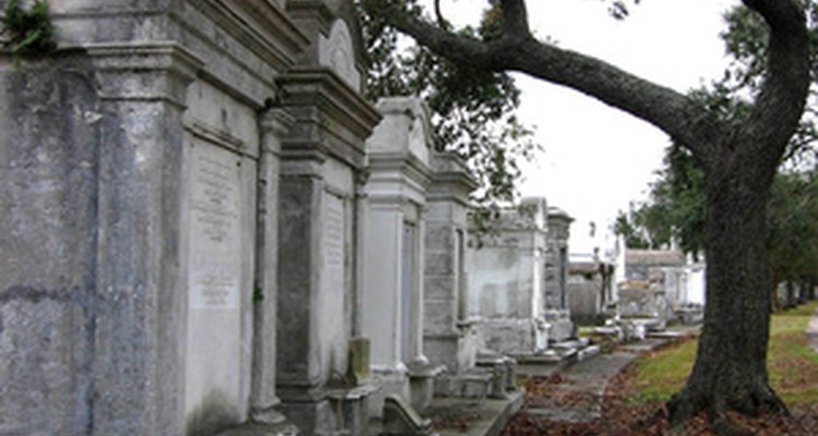 Highlight area on a map of the cemetery.