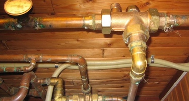 Los calentadores de agua Whirlpool pueden desarrollar problemas con los sensores y circuitos.