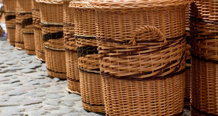Grandes cestas podem servir como bases de mesa