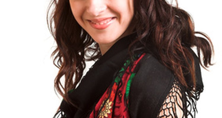A basma scarf can be worn around the neck or on the head.
