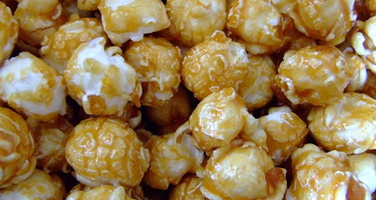 El caramelo derretido se puede verter sobre las palomitas de maíz, las galletas y los helados.