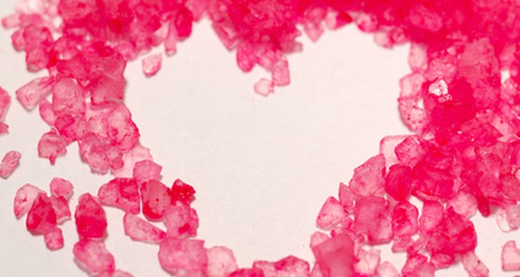 Turn ordinary salt into a pretty piece of art.