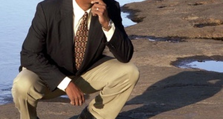 El hombre bien vestido usa un blazer o saco sport como parte de su atuendo semi formal.