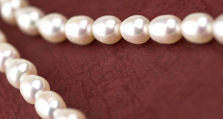 Pearl paint has a finish like that of natural pearls.