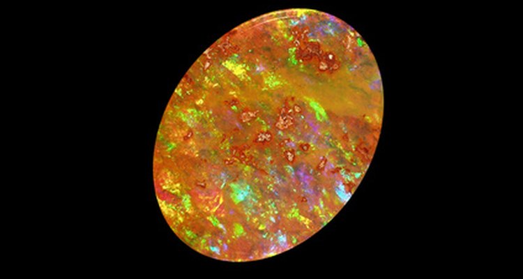Algumas opalas capturam todas as cores do arco-íris