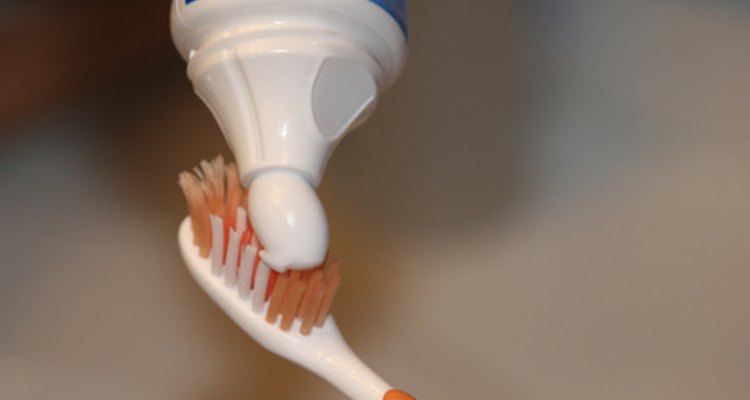 Escovar os dentes regularmente é a melhor forma de prevenir as cáries