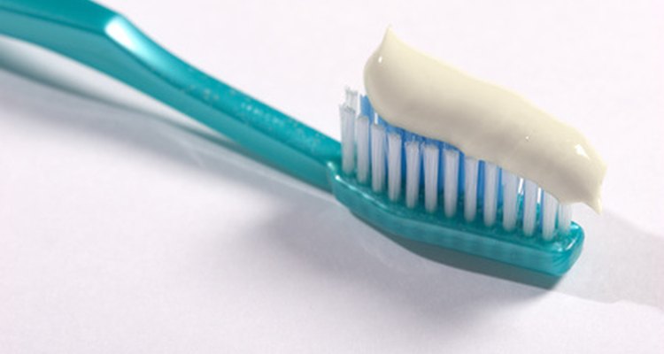 Escova e pasta dental