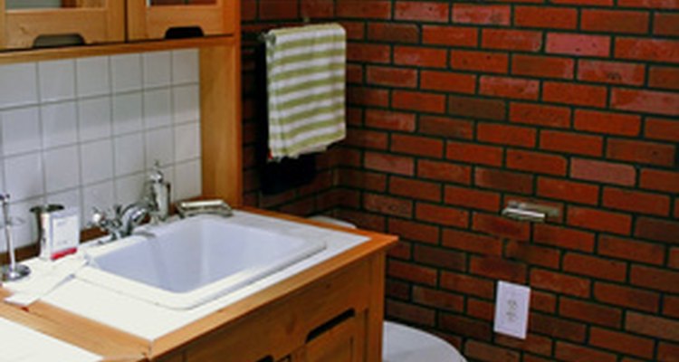 Tú mismo puedes remodelar tu casa añadiendo un nuevo baño.