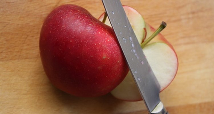 Mantén la manzana recién cortada fresca hasta el almuerzo.