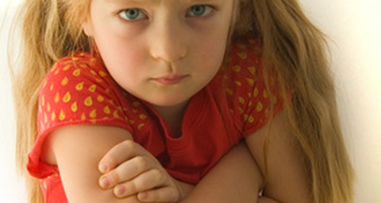 La American Academy of Pediatric dice que los comportamientos que son perjudiciales para el bienestar físico, emocional o bienestar social del niño y otros no deben tolerarse.