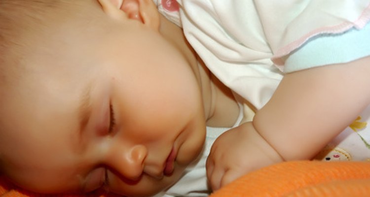 Los bebés duermen mejor en una habitación oscura y silenciosa.