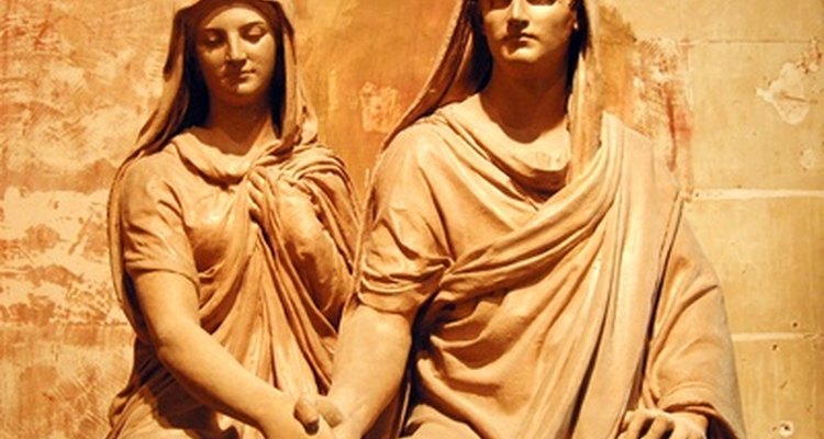 Togas e túnicas usavam métodos simples de caimento e não necessitavam de costura