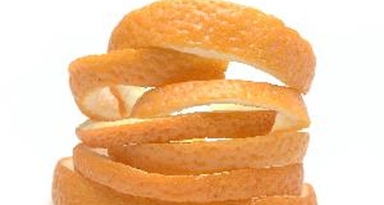 Las cáscaras de naranja secas funcionan bien como comida y sabor de té y en el popurrí.