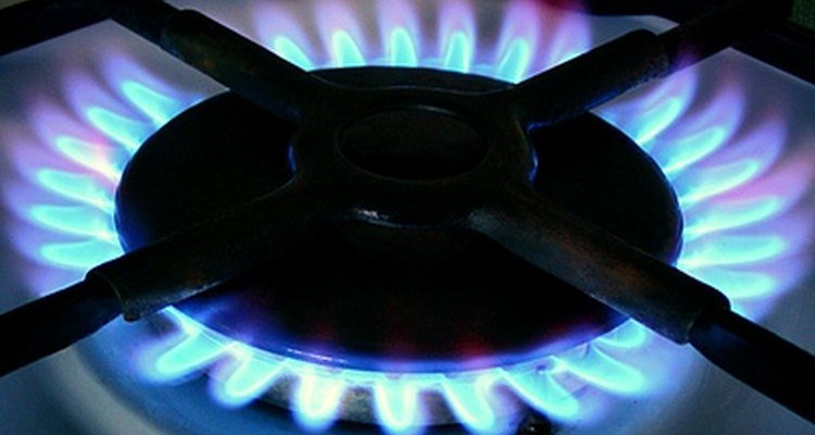 La llama en una estufa de gas debe tener un color principalmente azul. Si la llama es naranja, hay un problema con la mezcla de gas y aire.