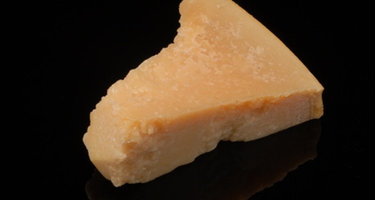 El queso parmesano ofrece mucho sabor en pequeñas pociones.