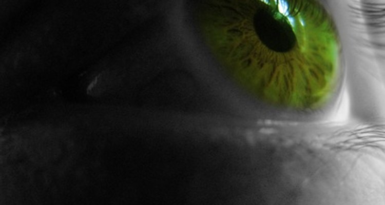 Luego de una cita con el oftalmólogo de una hora puedes conseguir una receta para lentes de contacto.