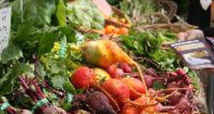 La cal corrige la acidez del suelo, permitiendo así que los vegetales absorban los nutrientes que necesitan para crecer.