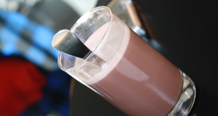 La leche chocolatada es una opción saludable en lugar de una barra de caramelo insalubre en cualquier momento del día.