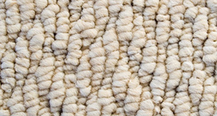 Use dishwashing detergent to remove hydraulic oil stains from carpet.