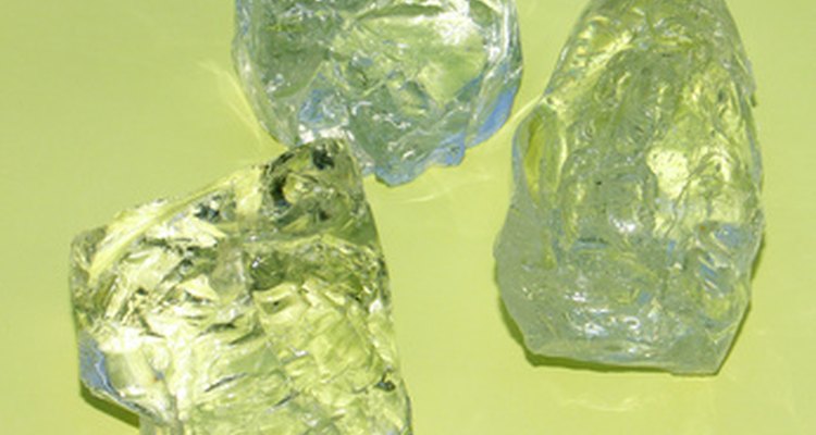 Diferenciar un diamante Herkimer de cuarzo ordinario puede ser un proceso duro.