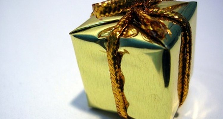 how-to-gift-wrap-a-bowl