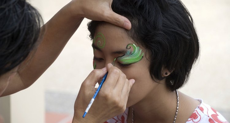 Mix your Snazaroo colours together to give your face painting more depth and pizazz.