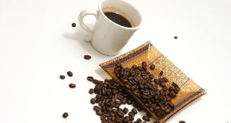 Si no puedes afrontar el aumento en los precios de las cafeterías de moda, tú puedes preparar café fuerte en tu casa.