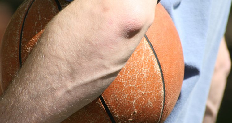 Bolas de basquete velhas e desgastadas podem ser restauradas