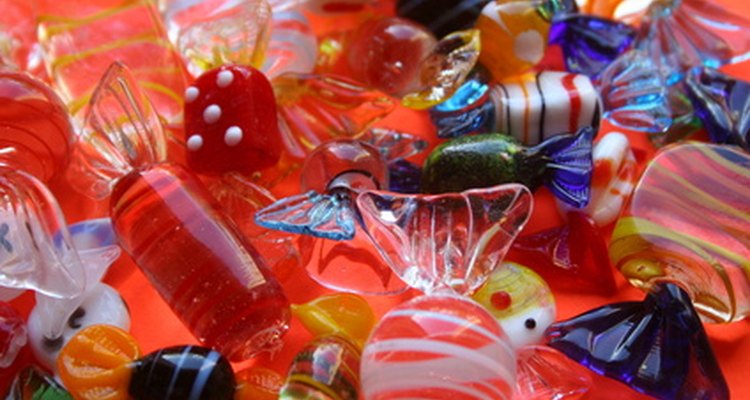 Utiliza caramelos de colores para la decoración de la fiesta.