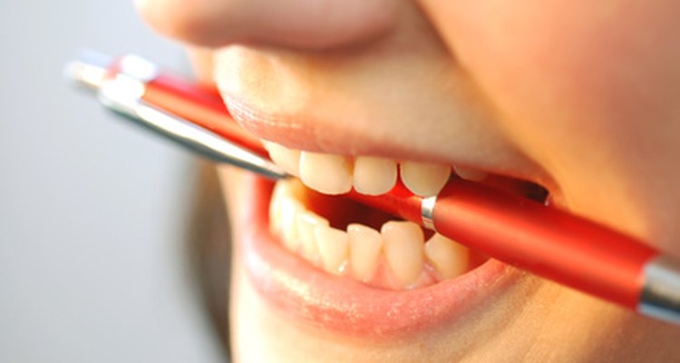 Parents.com señala que cuando tu hijo pierde sus dientes de leche puede ser una buena oportunidad para subrayar la higiene dental.
