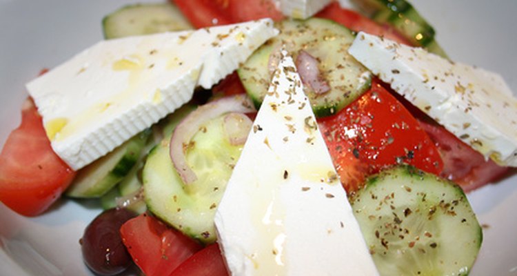 Una ensalada gourmet griega fresca abre el apetito.