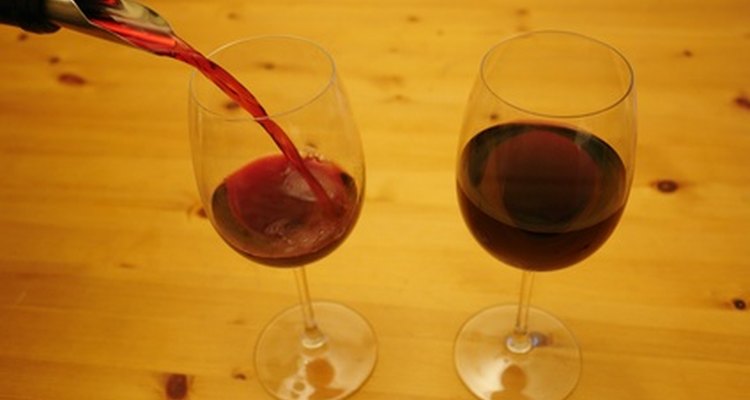 Uma experiência de degustação de vinho é uma ideia legal para os fãs de vinho