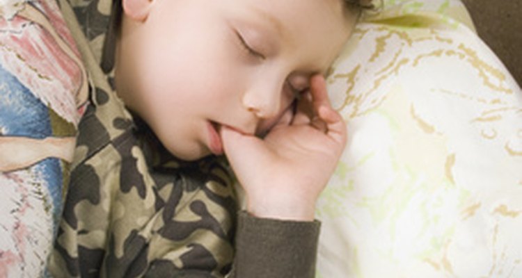 Los niños dominan el entrenamiento para usar el inodoro en la noche más tarde que las niñas.